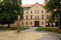 Dočasný informační stánek otevře ombudsmanka Anna Šabatová v budově Krajského úřadu Pardubického kraje.