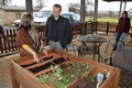 Klienti se věnují i zahradnickým pracem