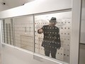 Trezorová místnost s denárovým pokladem, numismatik a historik Petr Vorel