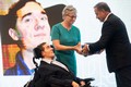 Adam Peška v doprovodu maminky převzal ocenění od Alexandra Krejčíře