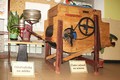 Hjetman navštívil také zemědělskou školu v Chrudimi.Ve škole mají také historický čistící mlýnek na semínka. Foto: Luboš Kozel