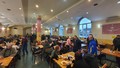 Restaurace přeměněná na jídelnu pro uprchlíky