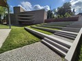 Park u Roškotova divadla s malým amfiteátrem