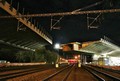 Stavbaři nasunuli první část unikátního mostu