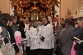 Do chrámu Panny Marie zamířily stovky poutníků. Foto: Luboš Kozel