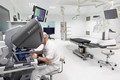 Pardubická nemocnice má nový robotický operační systém. Zákroky provádí s milimetrovou přesností