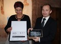 Cenu Přemyslu Kokešovi předala radní Jana Pernicová. Foto: Ivan Hudeček