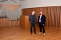 Roman Línek s řediteleme konzervatoře Pardubice Daliborem Hlavou v Komorním sále