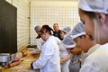Žáci ze ZŠ a MŠ Rybitví přijeli na návštěvu do SPŠ potravinářství a služeb v Pardubicích.