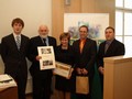 Druhý zleva tajemník MÚ Lanškroun Petr Kotěra, starostka Stanislava Švarcová, informatik Petr Celý a krajský radní René Živný