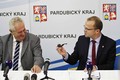 Závěrečná tisková konference v Moravské Třebové a dýmka, dárek hejtmana prezidentovi