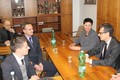 Zprava: velvyslanec Jean-Pierre Asvazadourian, náměstkyně hejtmana Jana Pernicová a ředitel gymnázia Luděk Burian