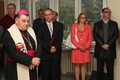 Biskup Dominik Duka požehnal novou modlitebnu. Na slavnost pozval ředitel Josef Šimurda  rovněž  náměstka hejtmana Romana Línka. Foto: Alice Štrajtová