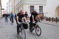 Zahajovací cyklojízdu před úřadem vedli Roman Línek a Alexandr Krejčíř