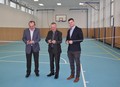 Zleva: Ředitel školy Pavel Vacek, radní pro školství Bohumil Bernášek a zástupce firmy Stafi Finalizace Staveb Vítězslav Stehno