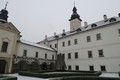 Zámek je sídlem ZUŠ i gymnázia, ale  město v něm má i výstavní a obřadní prostory