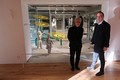 V Gočárově galerii je z expozice vidět i do depozitáře soch a plastik