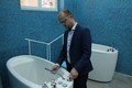 Hejtman Martin Netolický na novém pracovišti vodoléčby