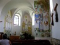 Interiér kostela v Mistrovicích s malbami Vojmíra Vokolka