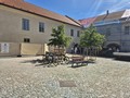 Vchod do návštěvnického centra z nádvoří zámku