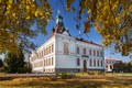 Historická budova školy v Dolním Újezdě