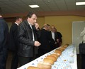 Radní pro zemědělství Václav Kroutil u soutěžních bochníků