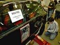 V rámci dne otevřených dveří se soutěžilo i v rychlosti výměny kola. Foto: Pk