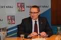 Krajský radní Pavel Šotola na tiskové konferenci