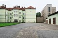 Pohled na hlavní budovy ze dvora