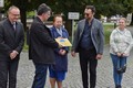 Předání osobního dau pro Ukrajinu do rukou řecko-katolického kněze Mariana Kurylo
