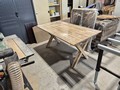 Recyklační podnik vyrábí nábytek