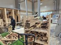 Recyklační podnik zpracováná zbytky dřeva