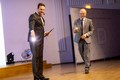 T.Novotný a M.Netolický s baterkami odkazují na loňský výpadek proudu