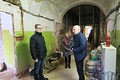V chodbě historické budovy