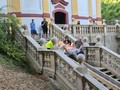 Pomáhá jednoduchá konstrukce a lidské ruce