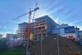 Stavba centrálního příjmu v Pardubické nemocnici postupuje podle plánu