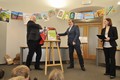Náměstek Michal Kortyš (vlevo) a radní Václav Kroutil odhalili grafiku pro další ročník soutěže