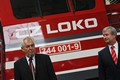 Prezident navštívil firmu CZ LOKO v České Třebové, vpravo generální ředitel firmy Josef Bárta