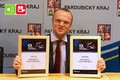 Spokojený hejtman Martin Netolický s oběma certifikáty
