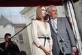 V závěru diskuze s občany vystoupila na pódium dcera prezidenta Kateřina Zemanová