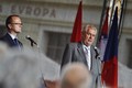 Hejtman a prezident na pódiu na Perštýnském náměstí