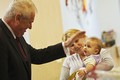 Prezident na pediatrickém oddělení OÚN