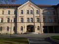 Budova bývalé reálky, kde jsou kondolenční listiny. Foto: archiv