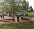 Sousedská večeře v parku u divadla