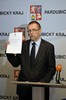 Hejtman Radko Martínek rovněž seznámil novináře s dopisem, který zaslal řediteli Enterie a.s. Foto: Miloš Spáčil