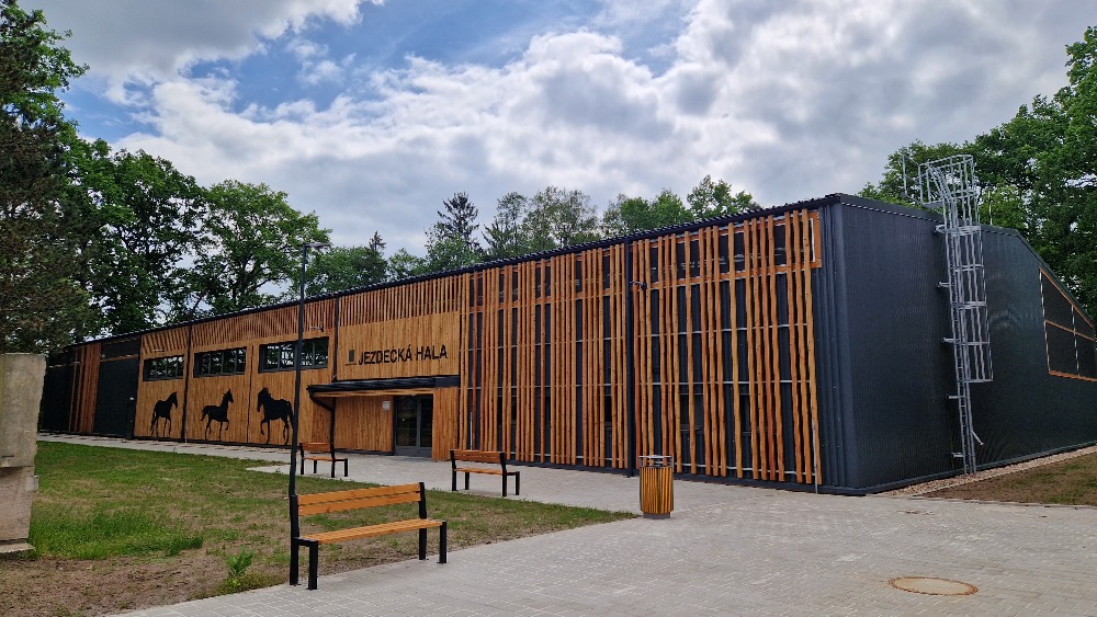 střední škola chovu koní a jezdectví kladruby nad labem - výstavba jízdárny
